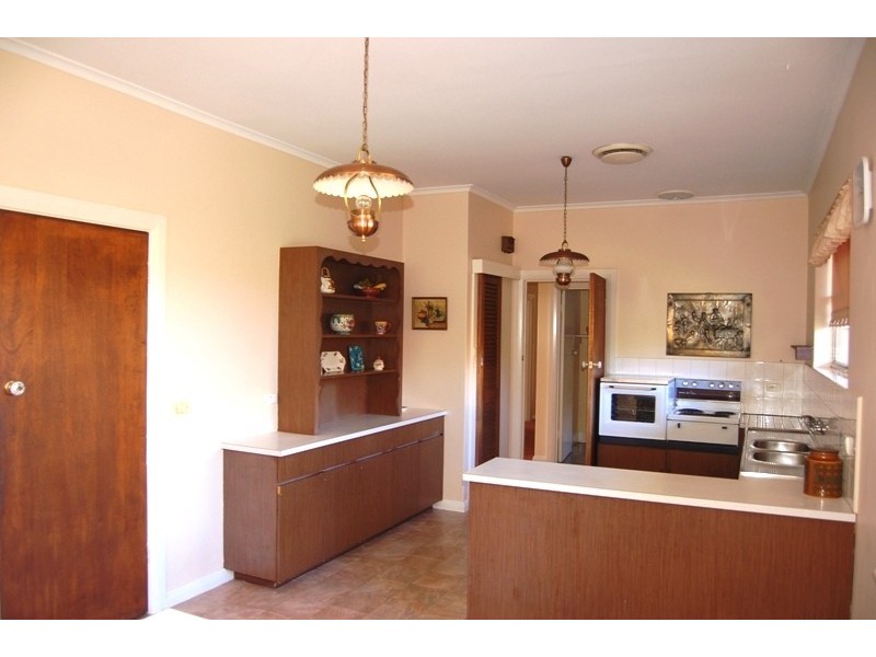 1 Meredith Avenue, Fulham SA 5024