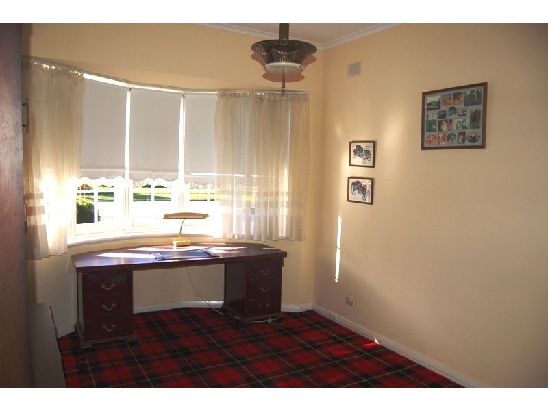 1 Meredith Avenue, Fulham SA 5024
