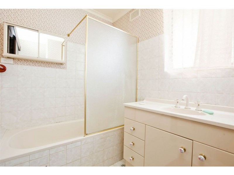 10 Nedford Cres, Fulham Gardens SA 5024