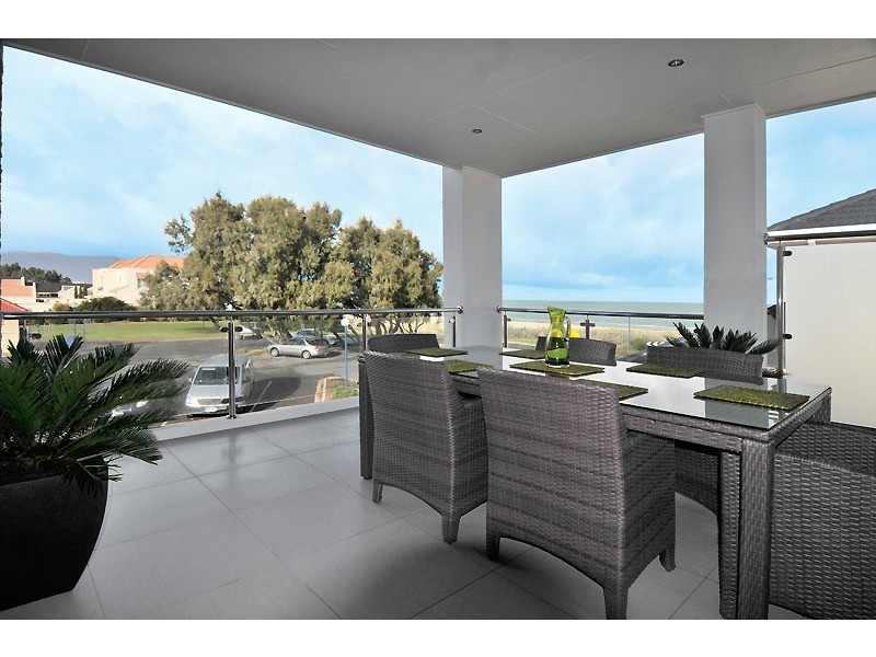 37A Esplanade (Virtual beachfront), Henley Beach South SA 5022