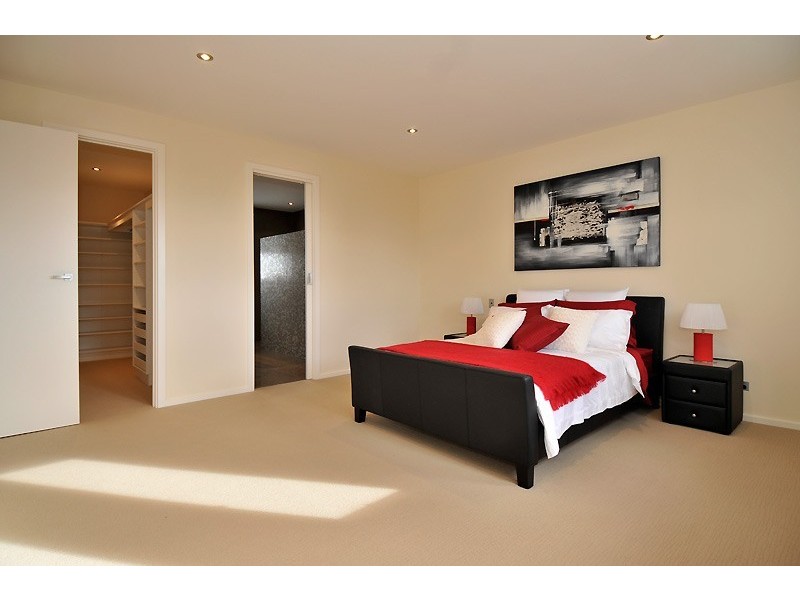 37A Esplanade (Virtual beachfront), Henley Beach South SA 5022