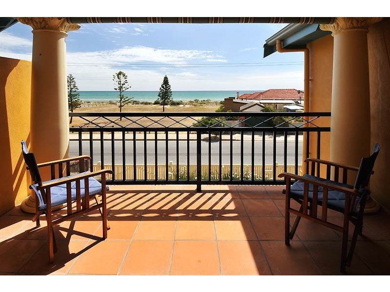 14 Seaview Road, Tennyson SA 5022