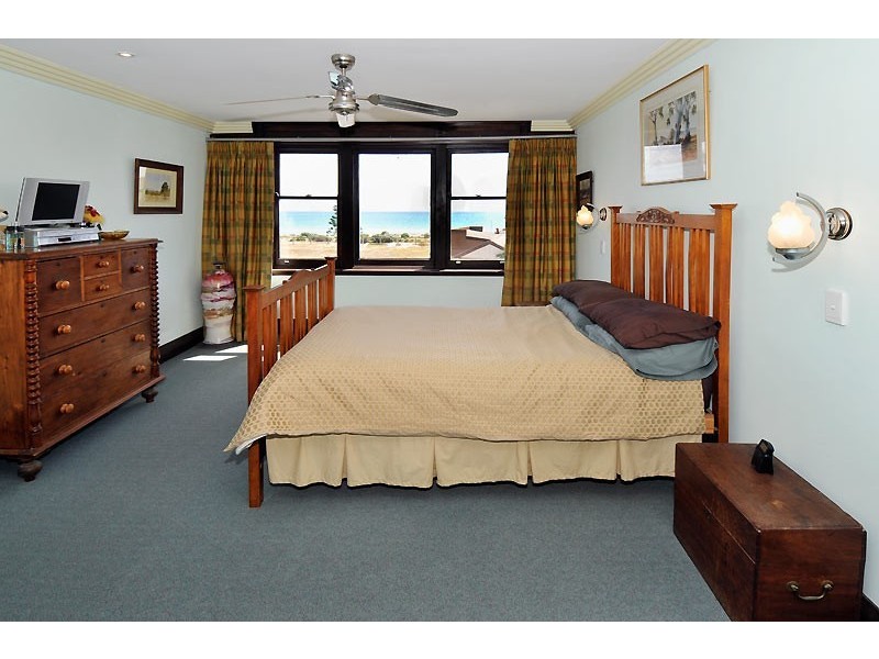 14 Seaview Road, Tennyson SA 5022