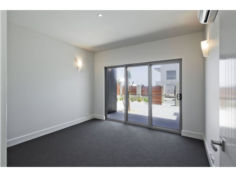 42 Seaview Road, Tennyson SA 5022