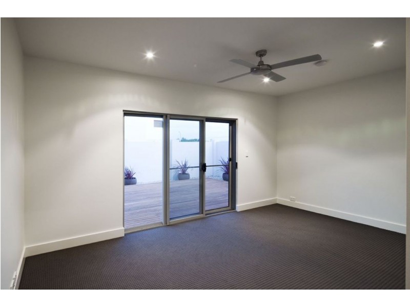 42 Seaview Road, Tennyson SA 5022