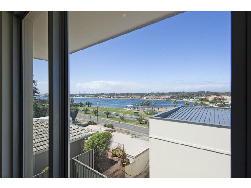 42a Seaview Road, Tennyson SA 5022