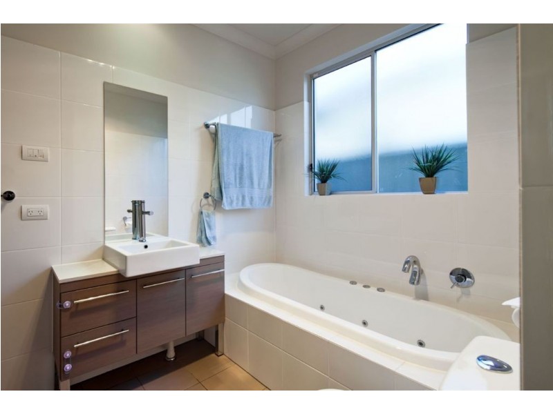 1/117 Esplanade, Henley Beach South SA 5022