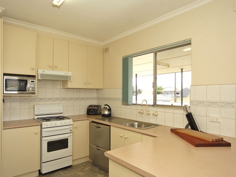 2 Holthouse Road, Fulham Gardens SA 5024