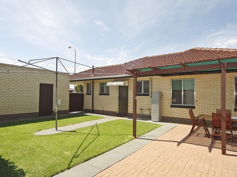 2 Holthouse Road, Fulham Gardens SA 5024