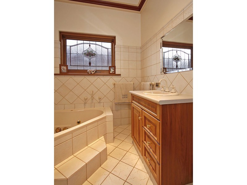 11 McEwan Avenue, Seaton SA 5023