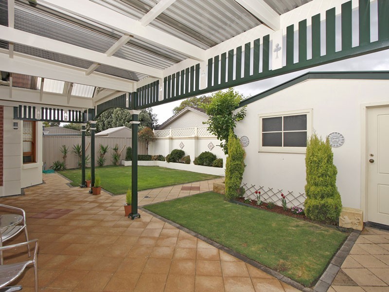 11 McEwan Avenue, Seaton SA 5023