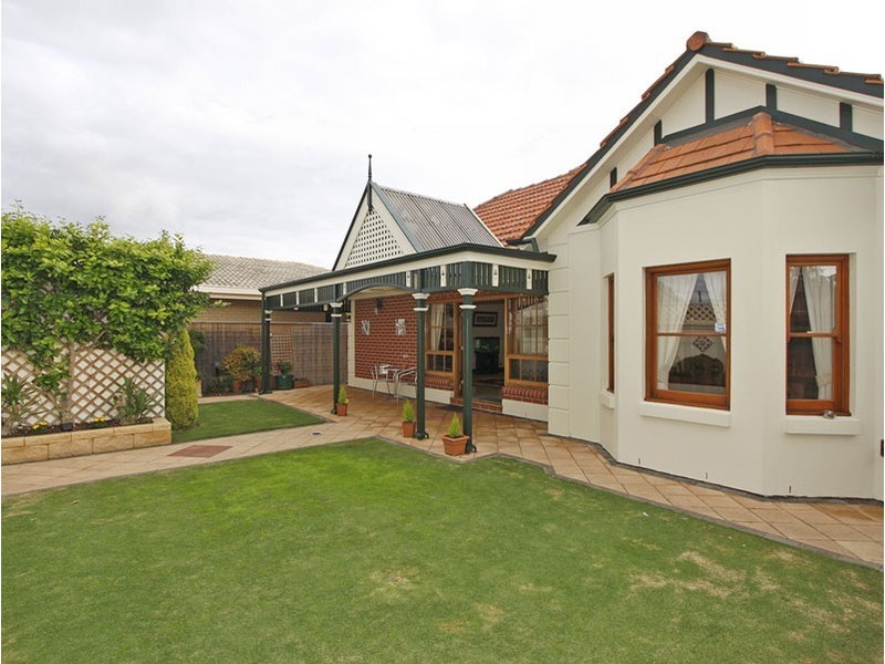 11 McEwan Avenue, Seaton SA 5023