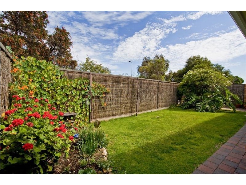 18/2 Island Drive,, West Lakes SA 5021