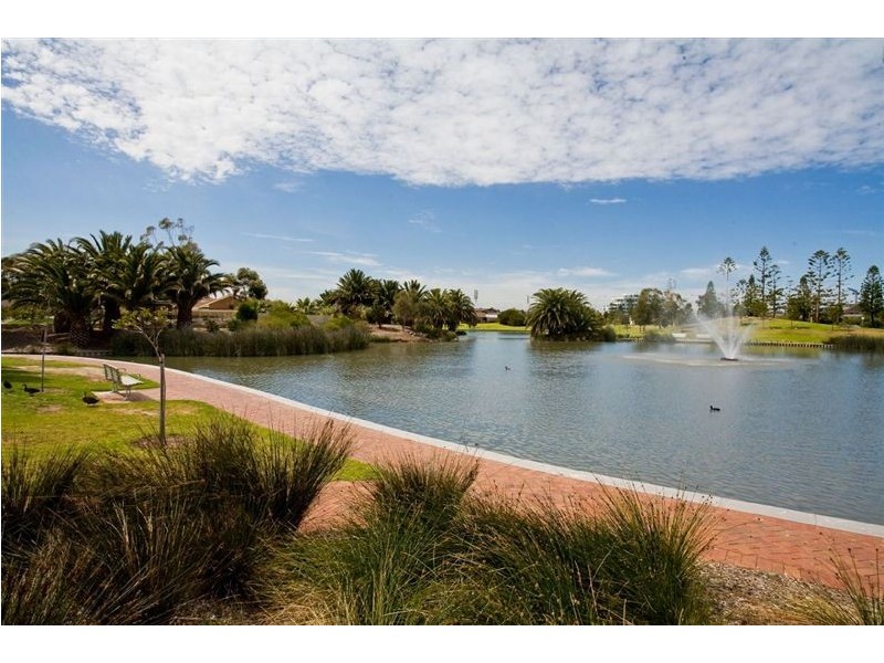 18/2 Island Drive,, West Lakes SA 5021