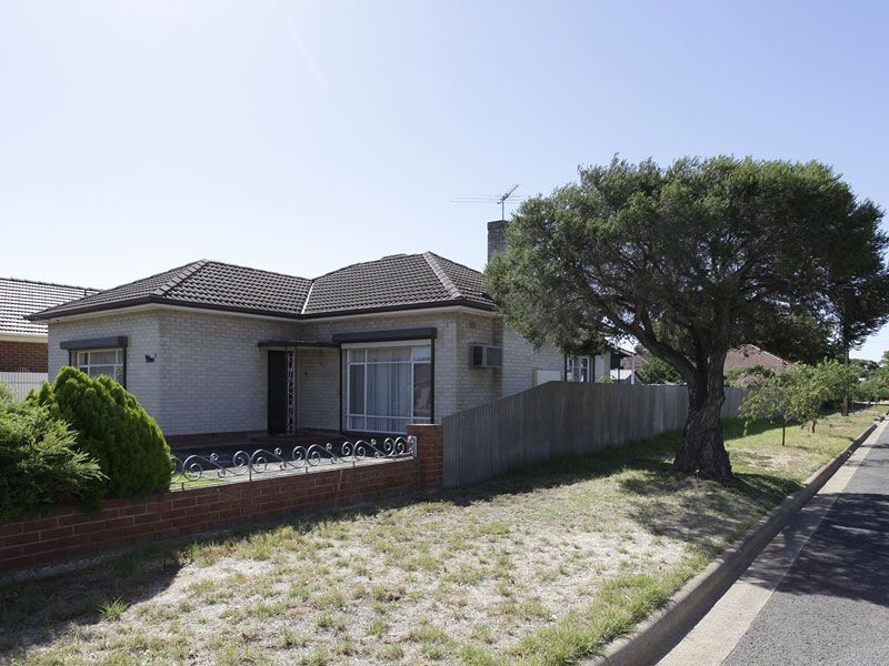 11 Third Avenue, Seaton SA 5023