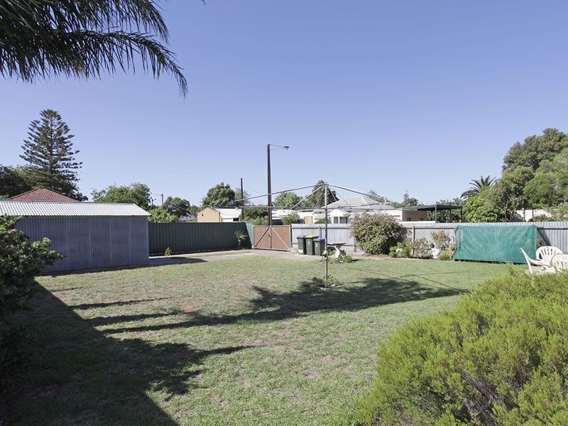11 Third Avenue, Seaton SA 5023