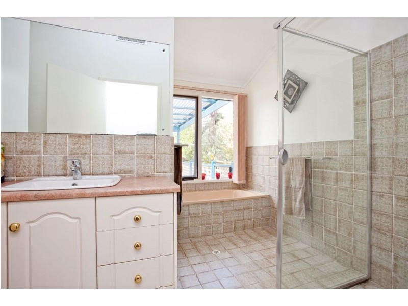 24 Hill View Road, Bridgewater SA 5155