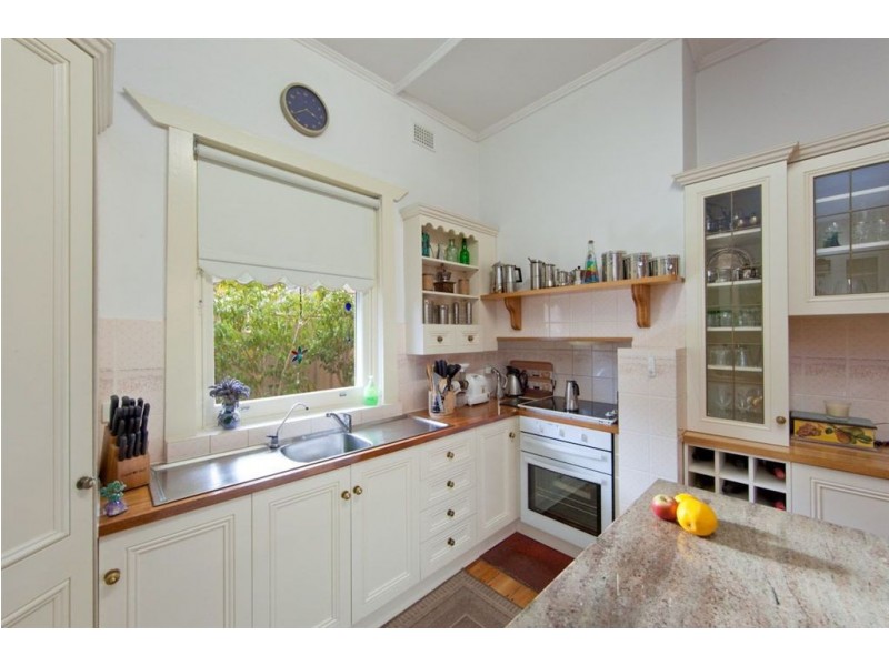 14 Wellington Street, Glandore SA 5037