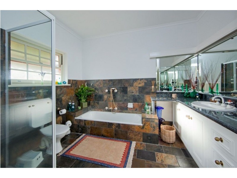 14 Wellington Street, Glandore SA 5037