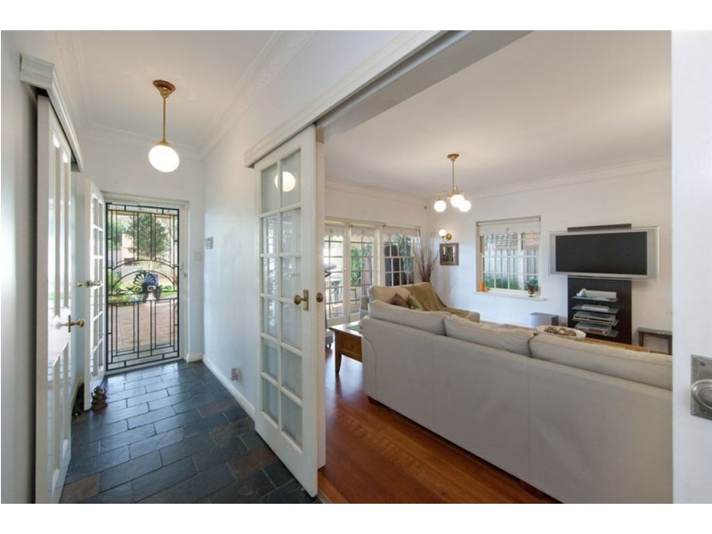 14 Wellington Street, Glandore SA 5037