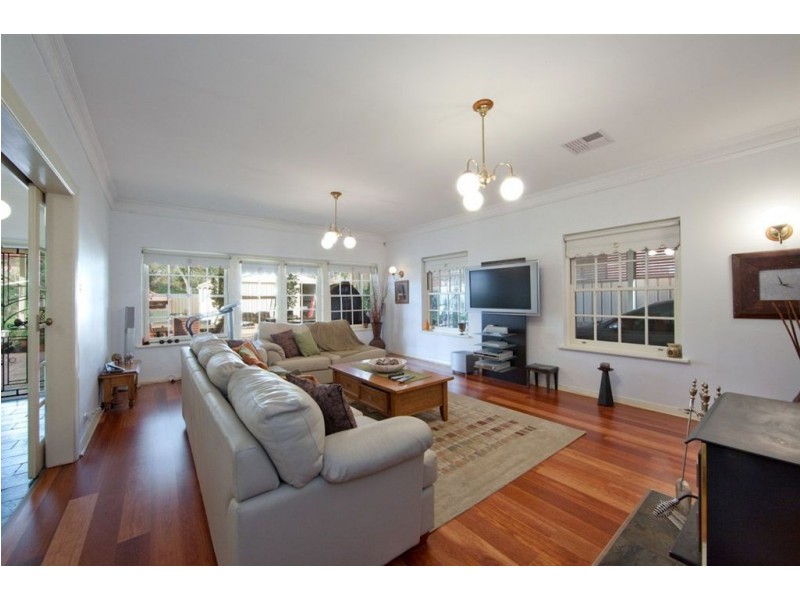 14 Wellington Street, Glandore SA 5037