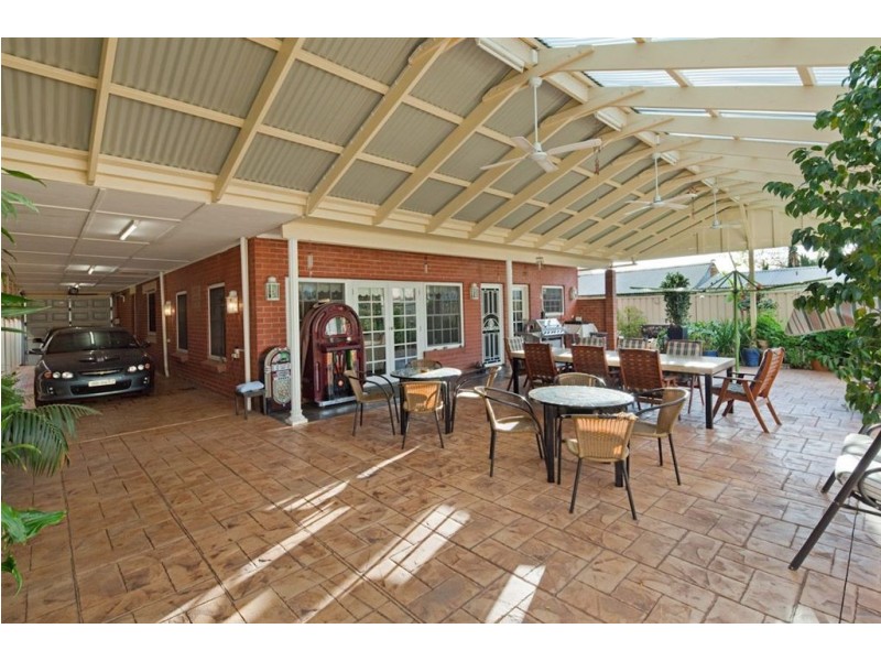 14 Wellington Street, Glandore SA 5037