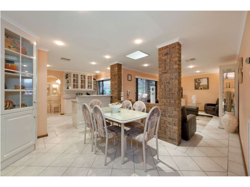 15 Parkeston Court, Para Hills SA 5096