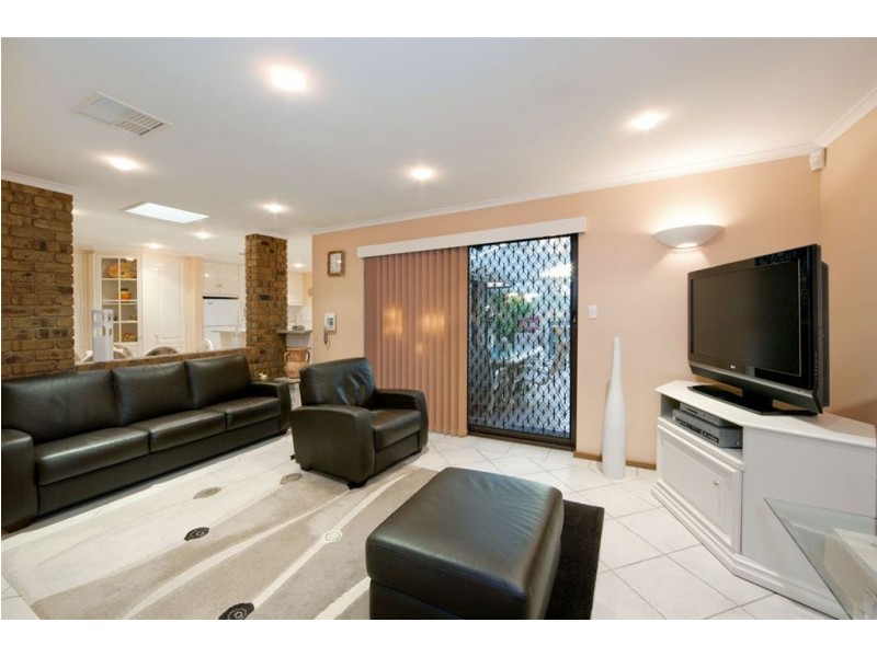 15 Parkeston Court, Para Hills SA 5096