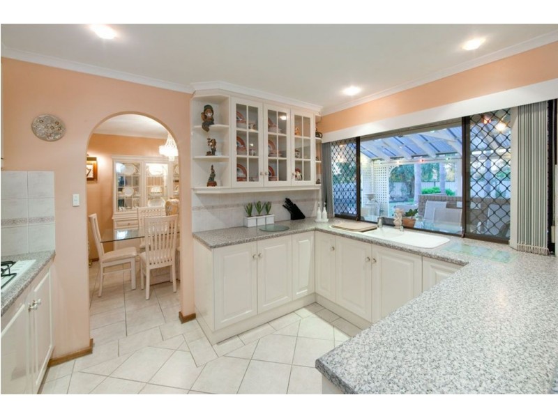 15 Parkeston Court, Para Hills SA 5096