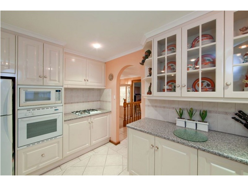 15 Parkeston Court, Para Hills SA 5096