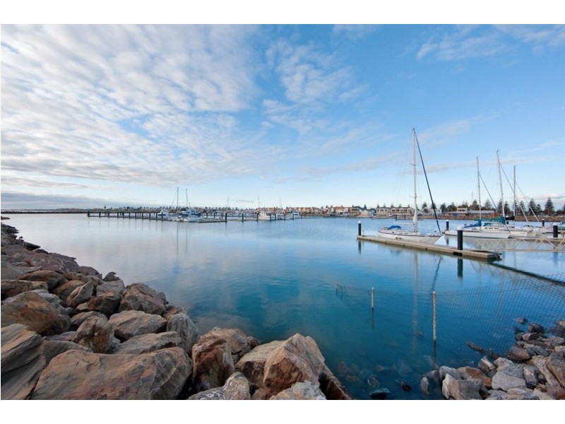 1/2 Cooroyba Court, North Haven SA 5018