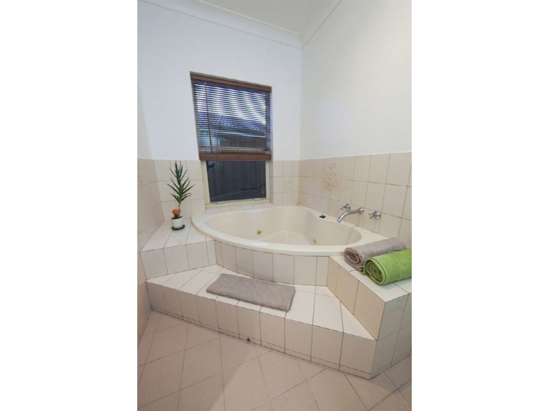 11 Lefkas Court, Seaton SA 5023