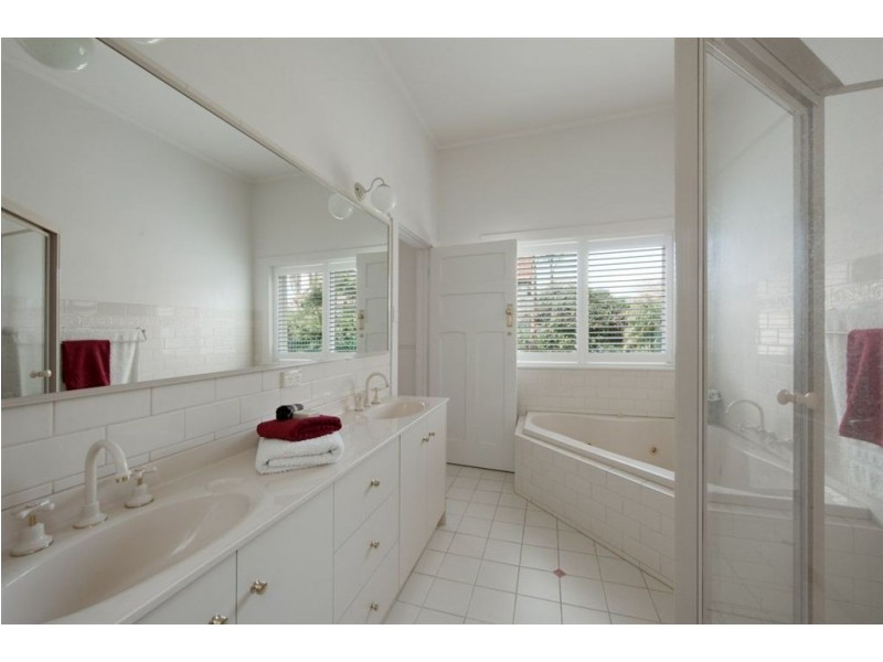 18 Bolingbroke Grove, Toorak Gardens SA 5065