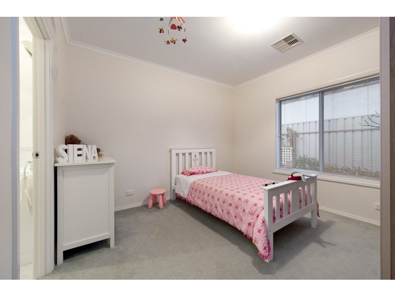 10 McEwan Avenue, Seaton SA 5023