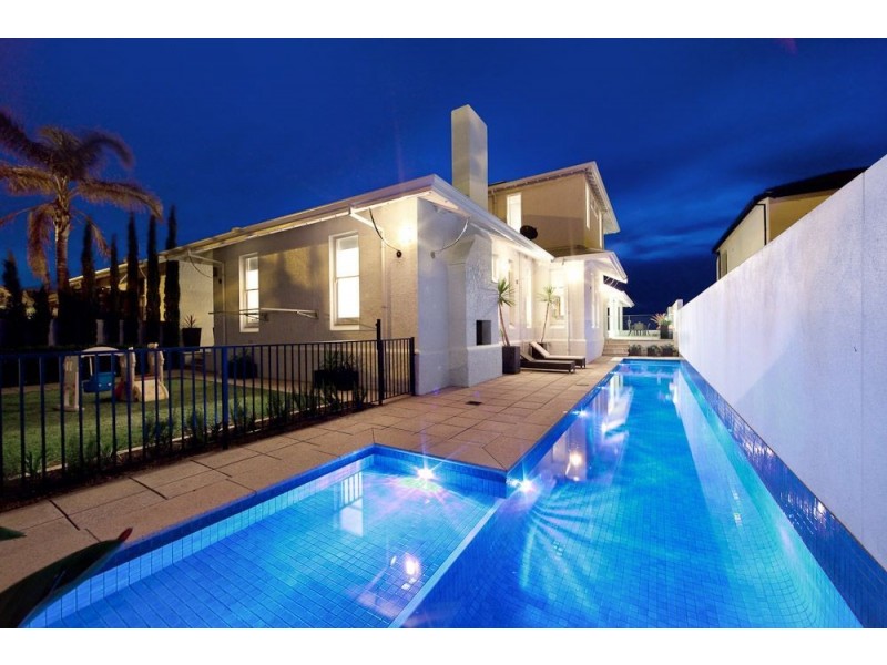 135 Esplanade, Henley Beach South SA 5022