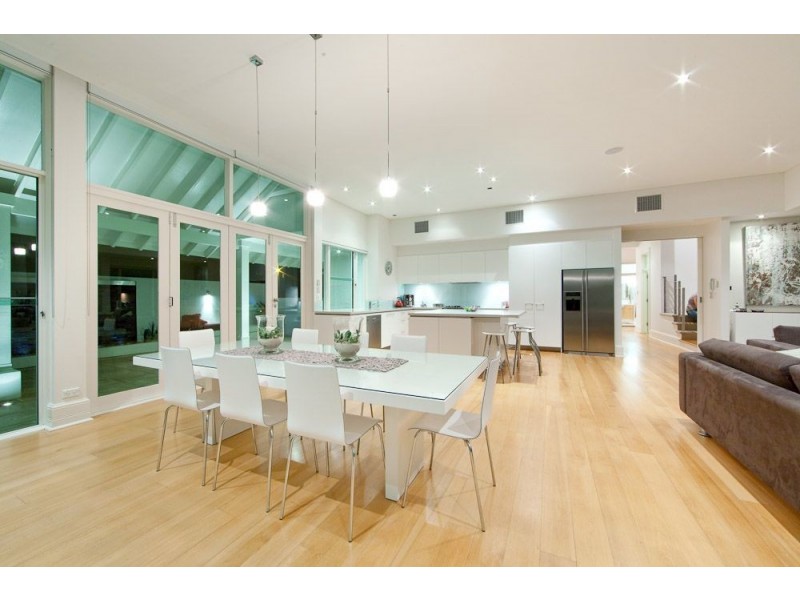 135 Esplanade, Henley Beach South SA 5022