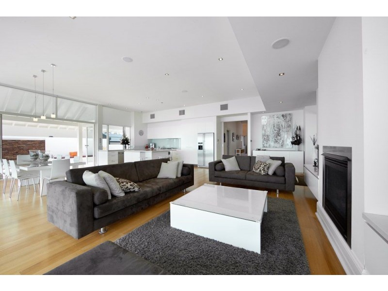135 Esplanade, Henley Beach South SA 5022