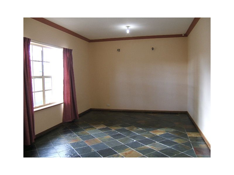 2a Naldera Street, Glandore SA 5037