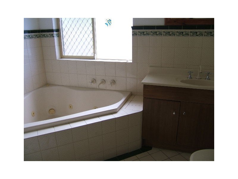 2a Naldera Street, Glandore SA 5037