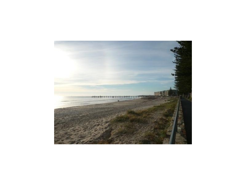 2/17 Esplanade, Glenelg South SA 5045