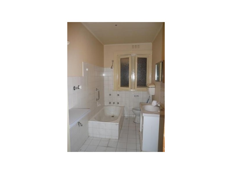2/17 Esplanade, Glenelg South SA 5045