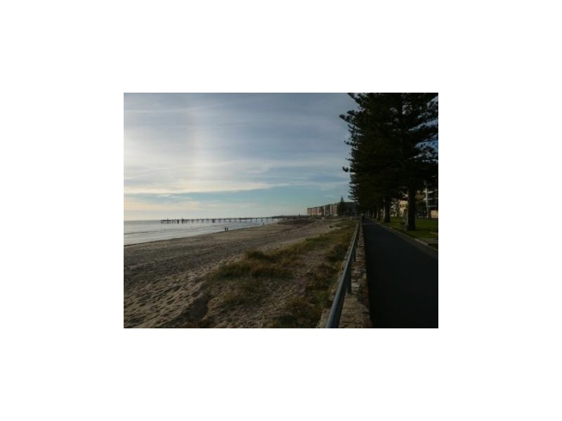 2/17 Esplanade, Glenelg South SA 5045