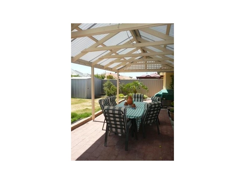 8 Knapman Crescent, Port Adelaide SA 5015