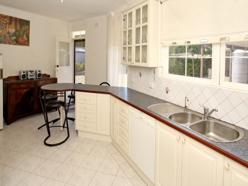 25 St Georges Terrace, Bellevue Heights SA 5050