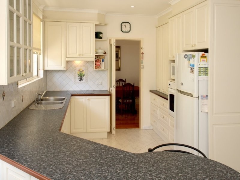 25 St Georges Terrace, Bellevue Heights SA 5050