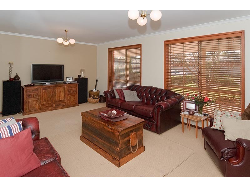 6 Elm Drive, Oakbank SA 5243