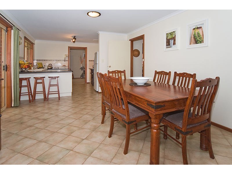 6 Elm Drive, Oakbank SA 5243