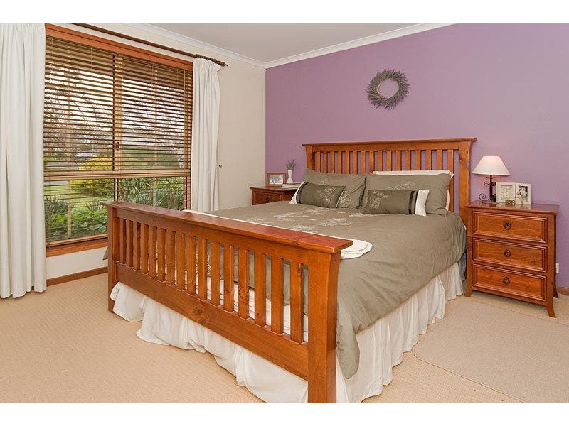 6 Elm Drive, Oakbank SA 5243