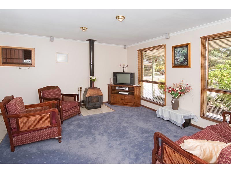 10 Lewis Avenue, Mount Barker SA 5251