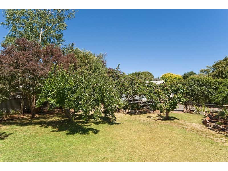 10 Lewis Avenue, Mount Barker SA 5251